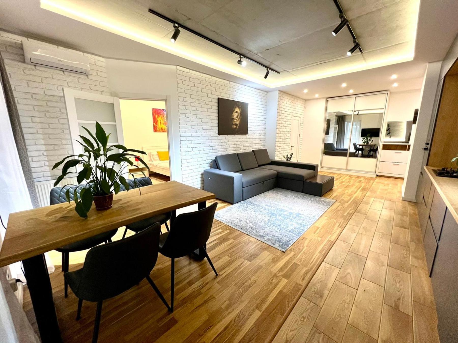 Osapart Romantic Apartment In The Complex Great Britain Leopoli Esterno foto